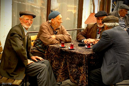 שוב ישבו זקני הקבינט השכונתי על המדוכה