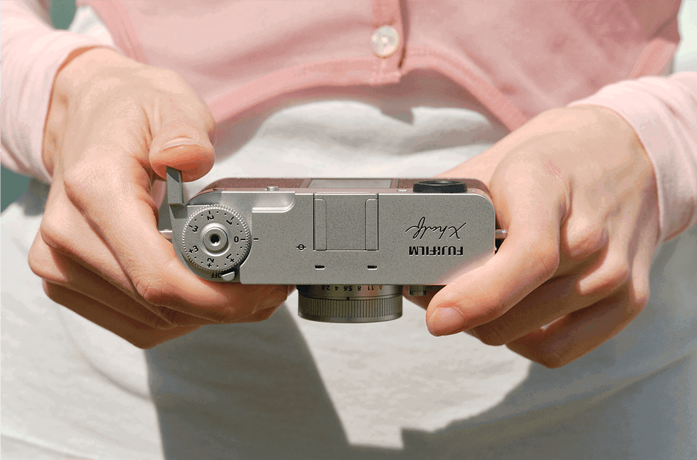 致敬半格攝影經典 FUJIFILM 全新「X half」數碼相機