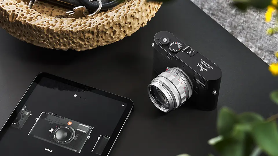 The Leica FOTOS app also supports photo transfer, remote control, geotagging
