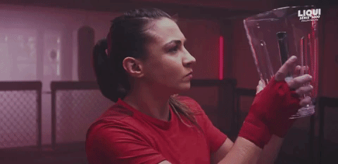 Amanda Ribas versus liquidificador