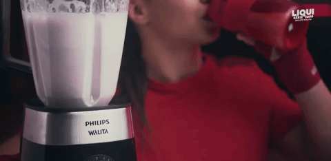 Amanda Ribas tomando pré treino