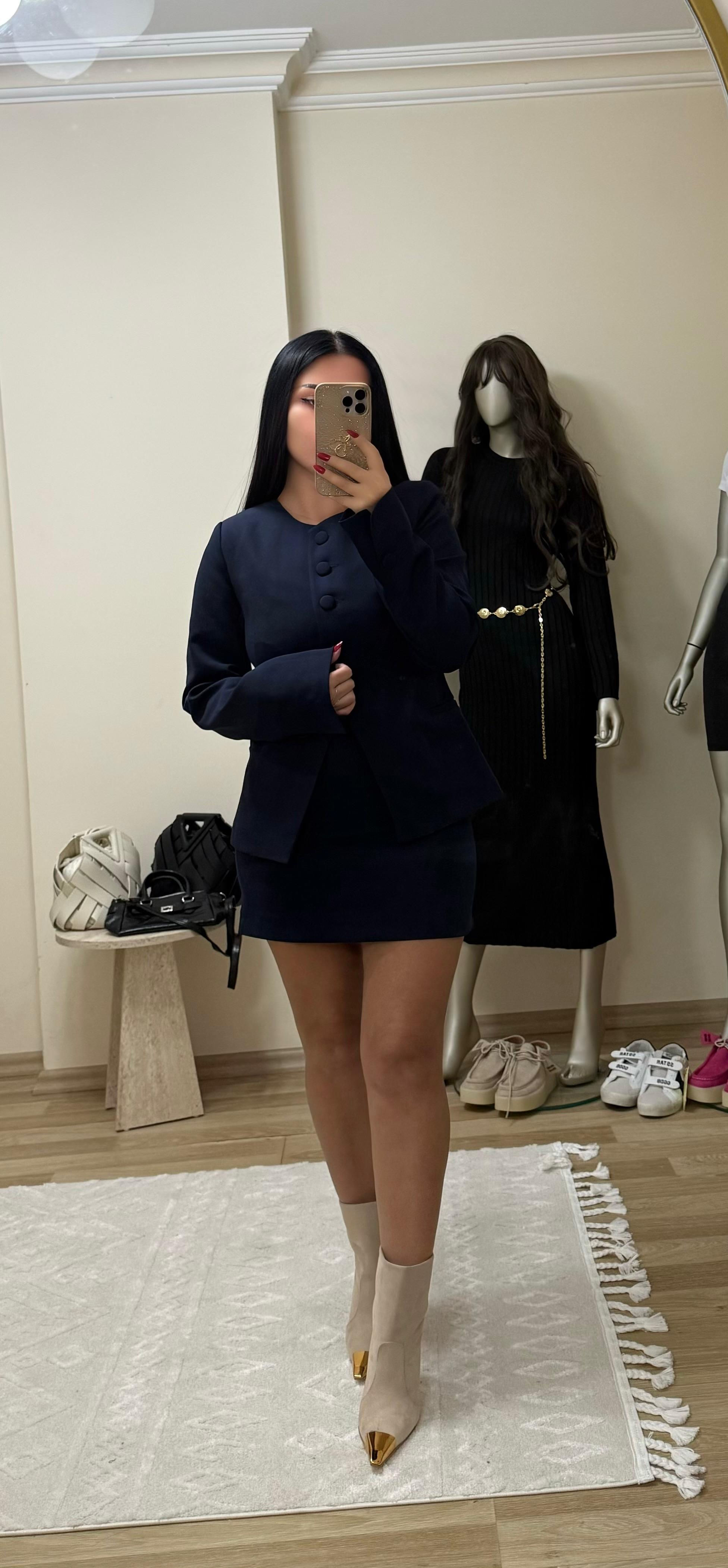 Düğmeli etek ceket takım