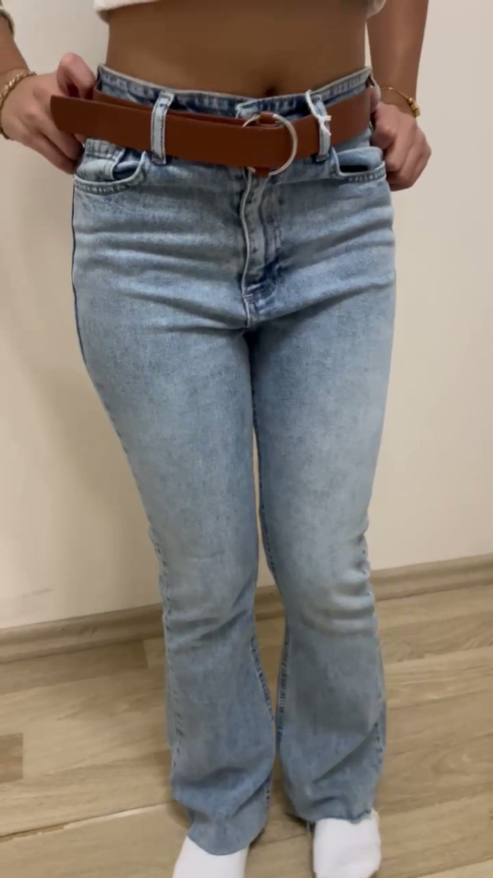 Küçük resim: Kesik paça detaylı Kemerli kot pantolon