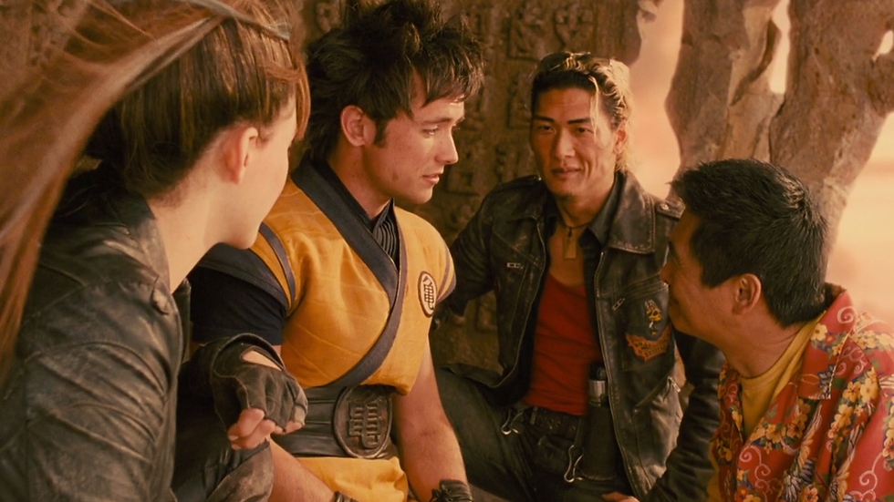 4 pessoas conversando