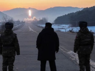 އުތުރު ކޮރެއާއިން ހައިޕަރސޮނިކް މިސައިލްތަކެއް ޓެސްޓުކޮށްފި