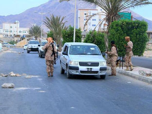 ޔަމަނުގެ މުކައްލާ ޖަލުގައި ބަންދުކޮށްފައި ތިބި މީހުންނާއި ގާޑުންގެ މެދުގައި ކުރިމަތިލުންތަކެއް ހިނގައިފި