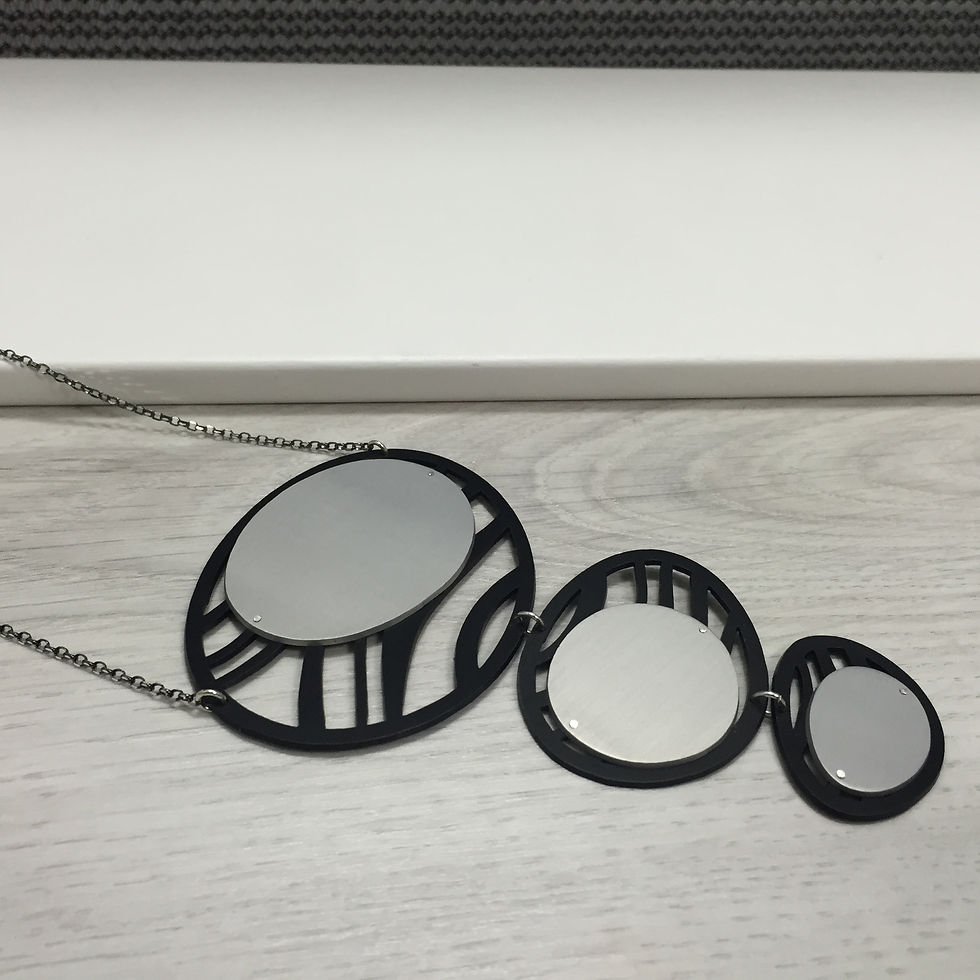 TRIPLE OVAL STONE NECKLACE