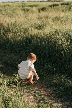 yksivuotias yksivuotiskuvaus perhekuvaus lainavaatteet Oulu Valokuvaaja Tiia Juutinen