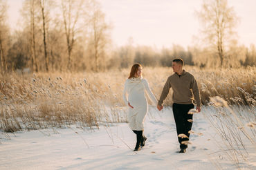 raskauskuvaus odotuskuvaus talvella talvi Oulu Valokuvaaja Tiia Juutinen