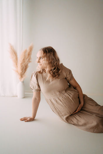 odotuskuvaus raskauskuvaus Oulu Valokuvaaja Tiia Juutinen studio