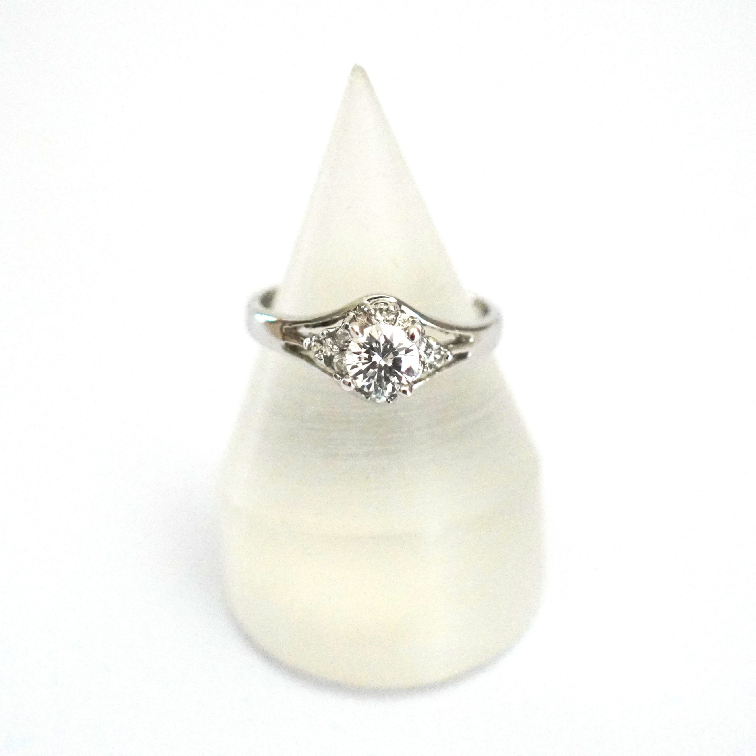 5Mm Mounted Zircon Ring