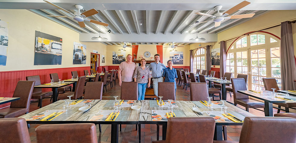 Présentation de l'équipe dans la salle du restaurant Relais 375