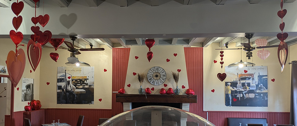 Salle du Relais 375 décorée pour le repas de la Saint-Valentin