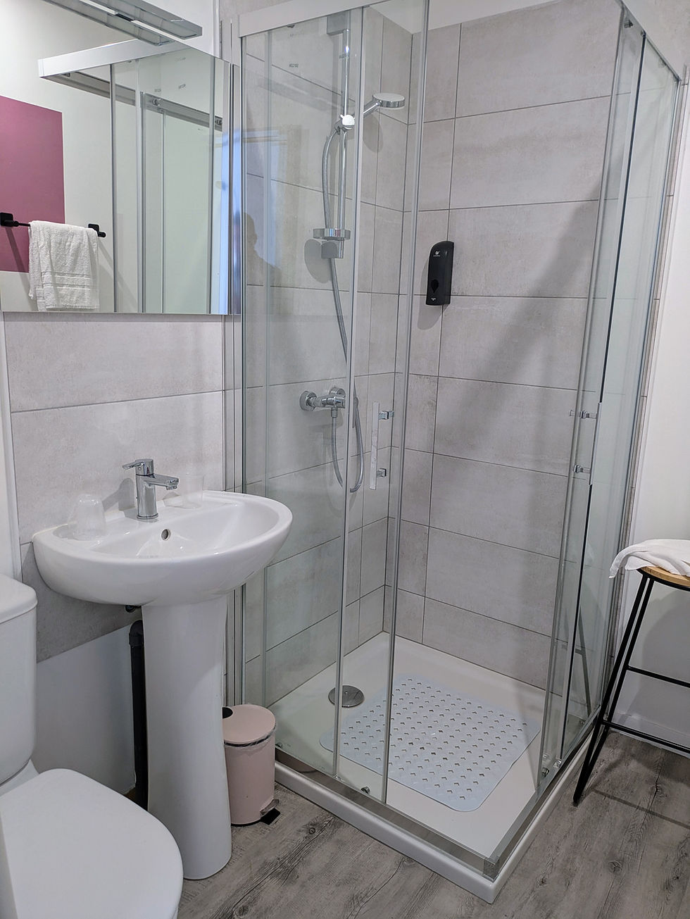 Salle de bain rénovée du Relais 375 à Couhé, Valence-en-Poitou