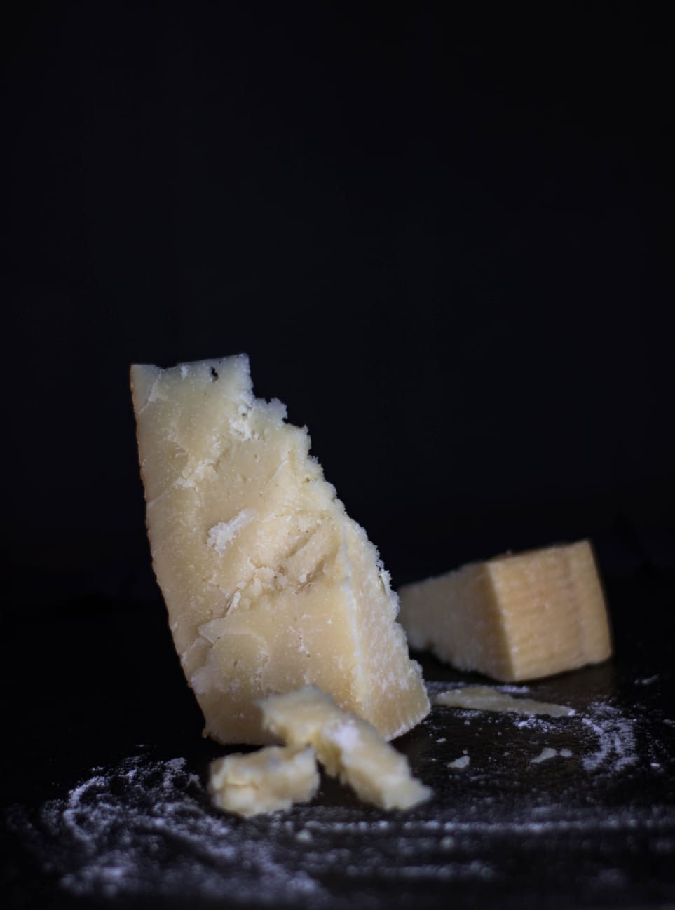 Dettaglio del pecorino Il Turriolo, stagionato in grotta, dal gusto deciso e piccante, espressione della tradizione umbra