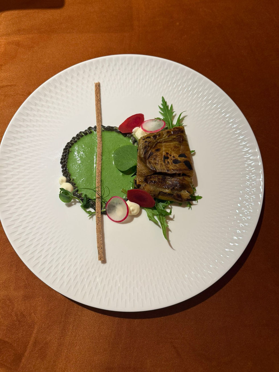 la melanzana come bistecca una creazione dello chef Matteo Scaliero
