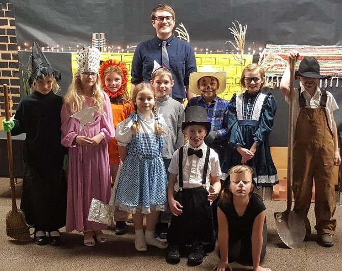 Summit 3rd and 4th Graders Follow the Yellow Brick Road