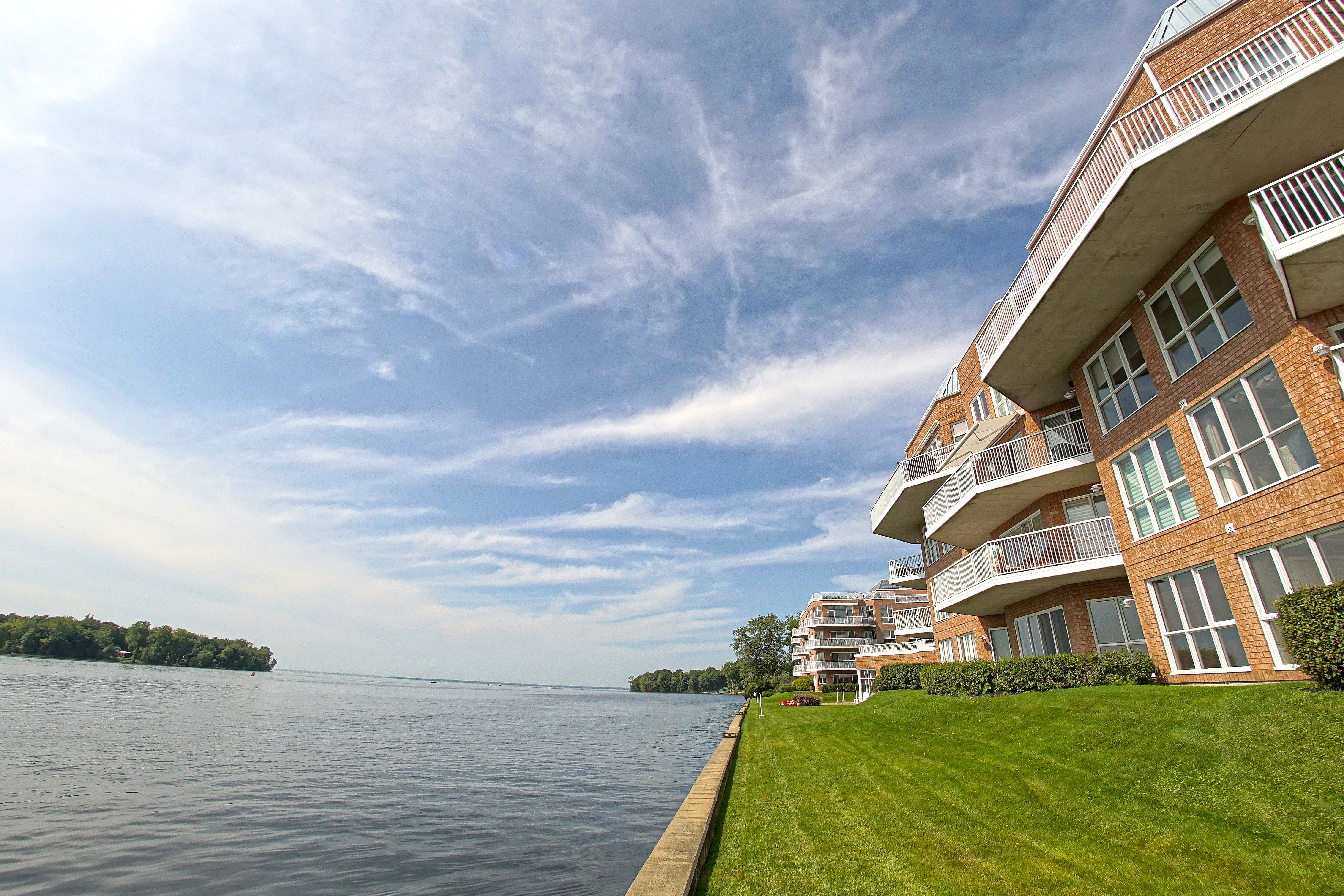 850 Lakeshore Corner, Dorval Pictures