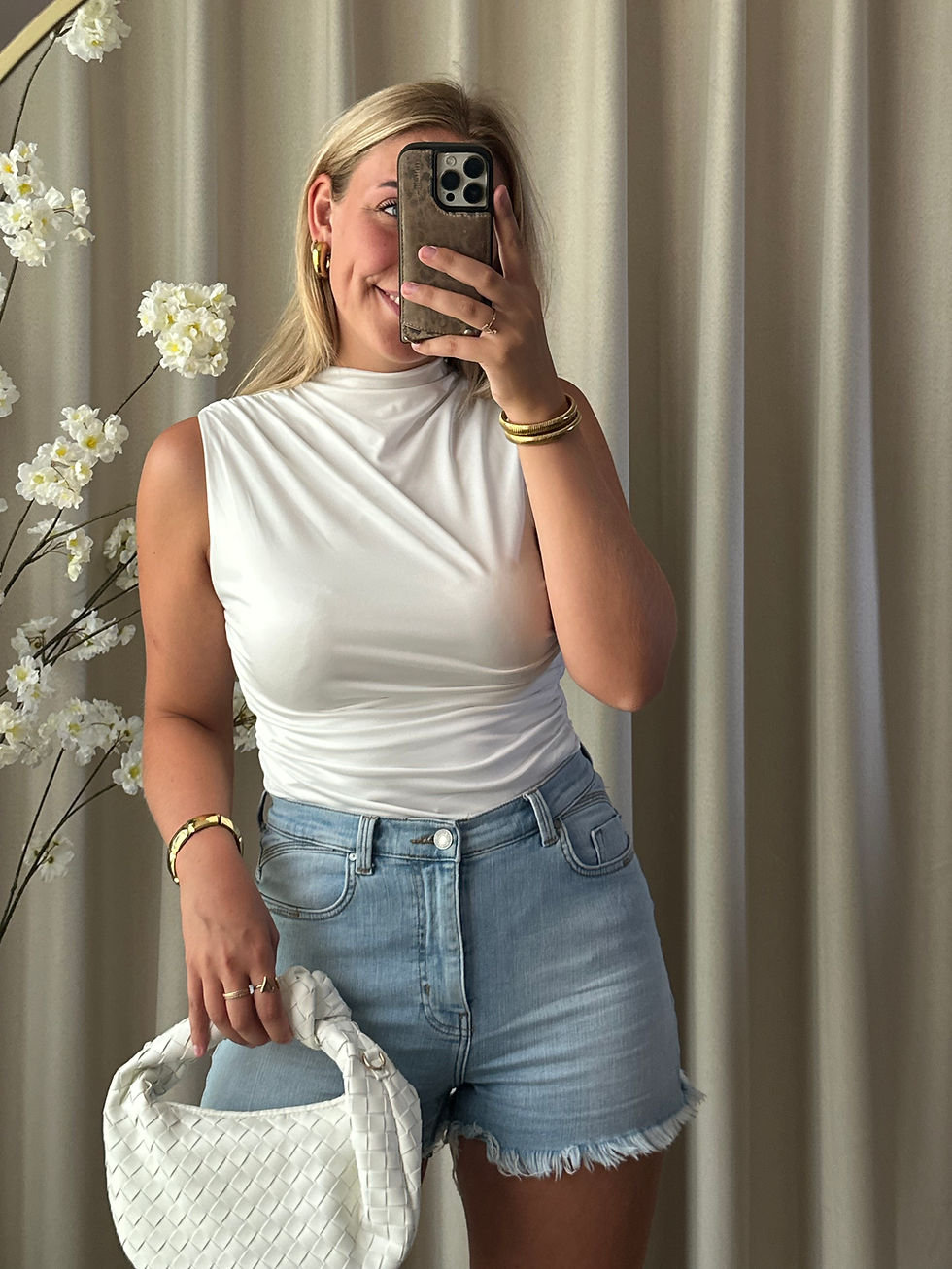 Thumbnail: Jovi body white