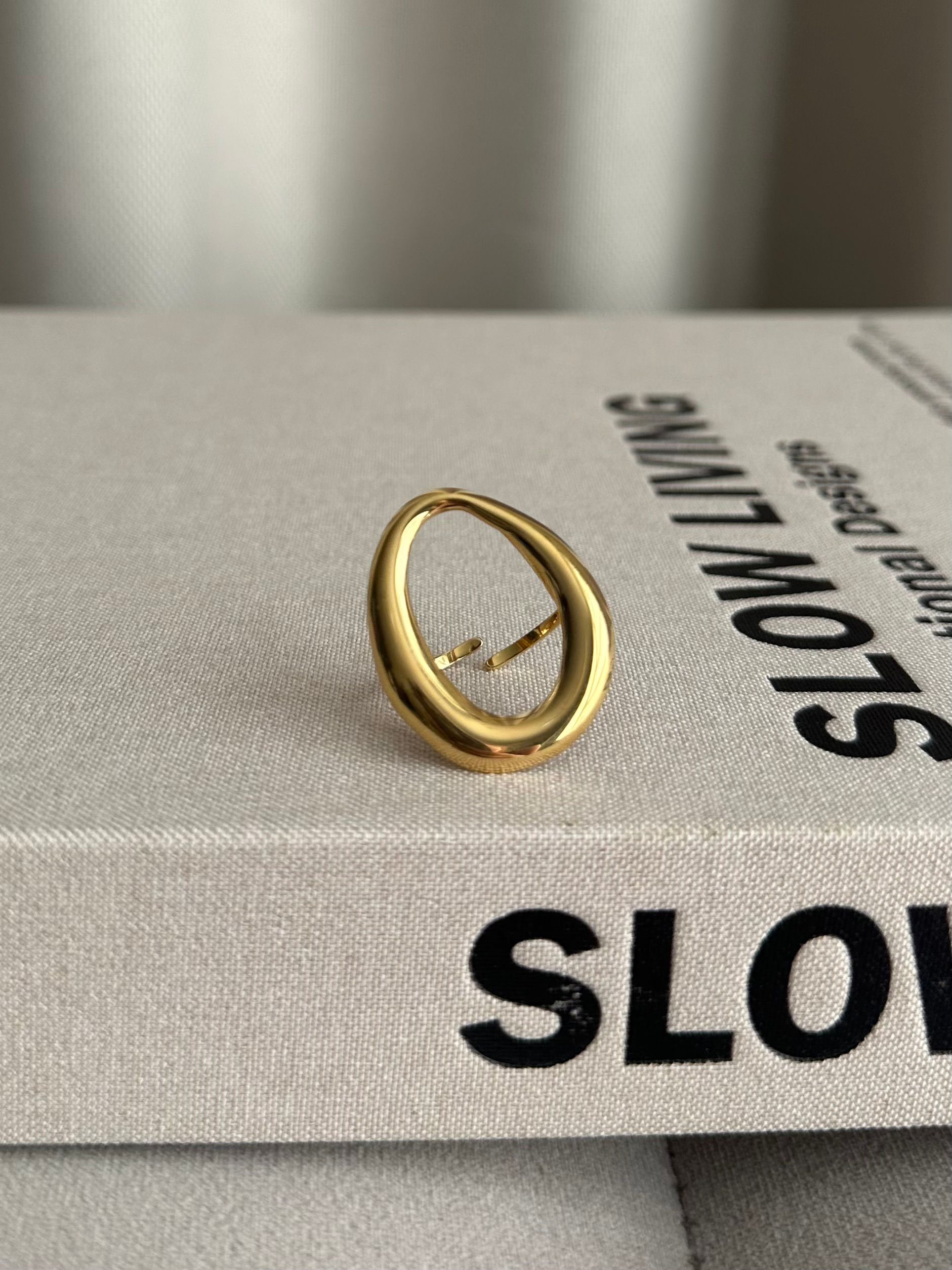Big oval ring gold