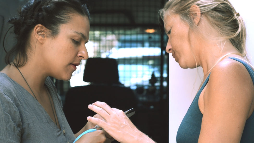 Pauline and Maria in the short film