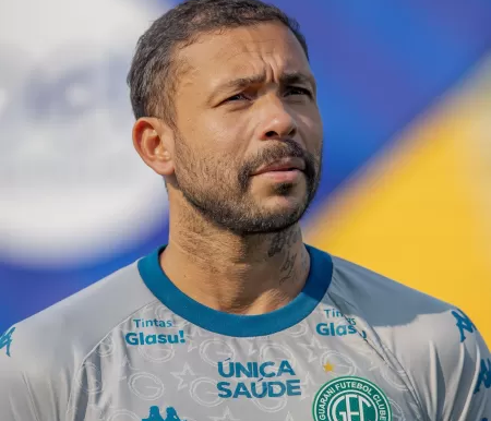 Goleiro é expulso após chamar o juiz de 'maconheiro' na partida da Série B