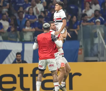 William Gomes e Erick Brilham em Vitória do São Paulo no Mineirão