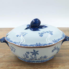 A classic soup tureen from the Ostindia (East Indies) series of the Swedish porcelain maker Rörstrand.