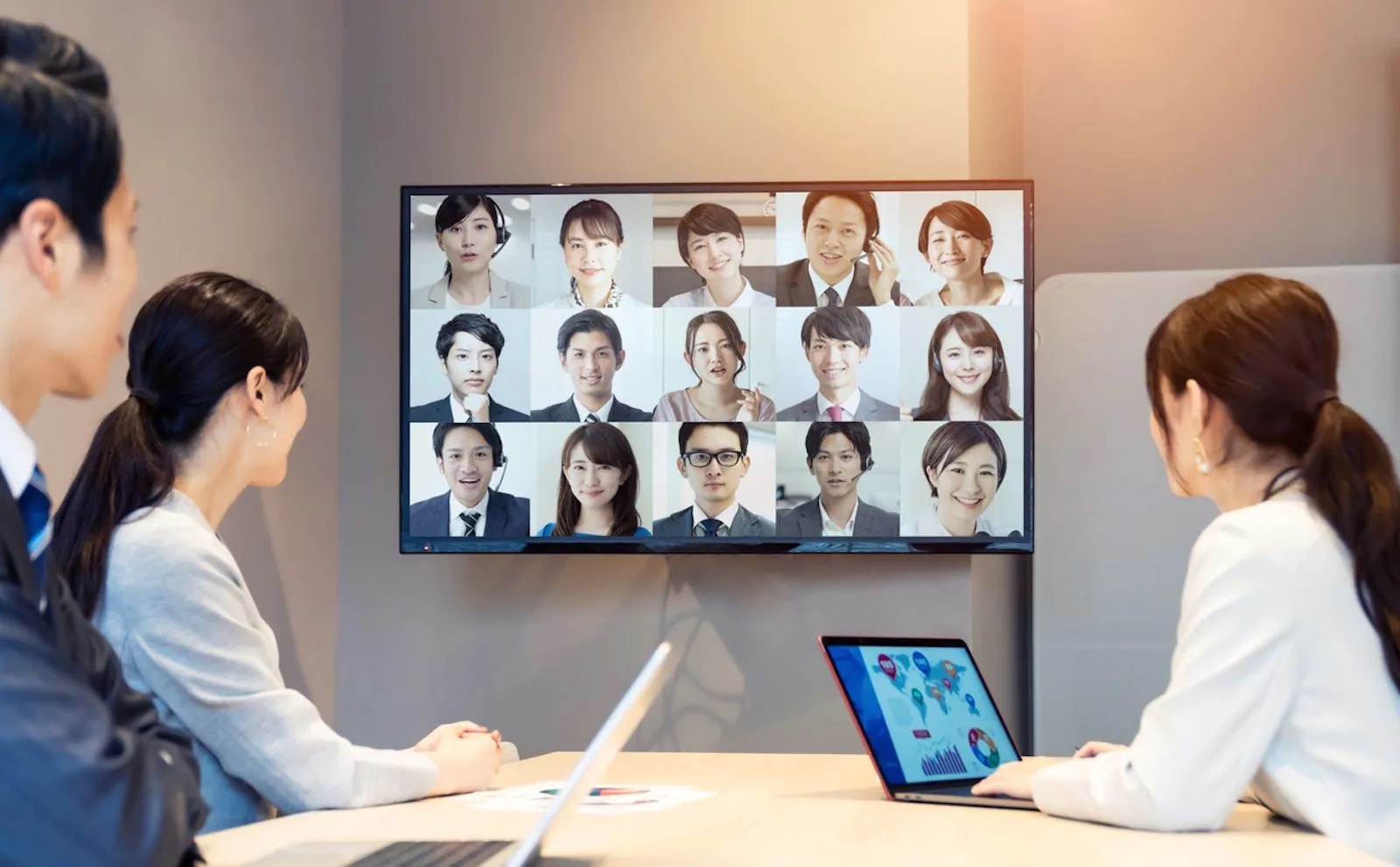 ZOOMなどのウェブ会議ツールを活用しセミナーを開講