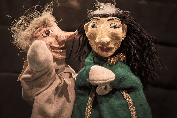 Camomillo cerca di convincere la principessa a dormire