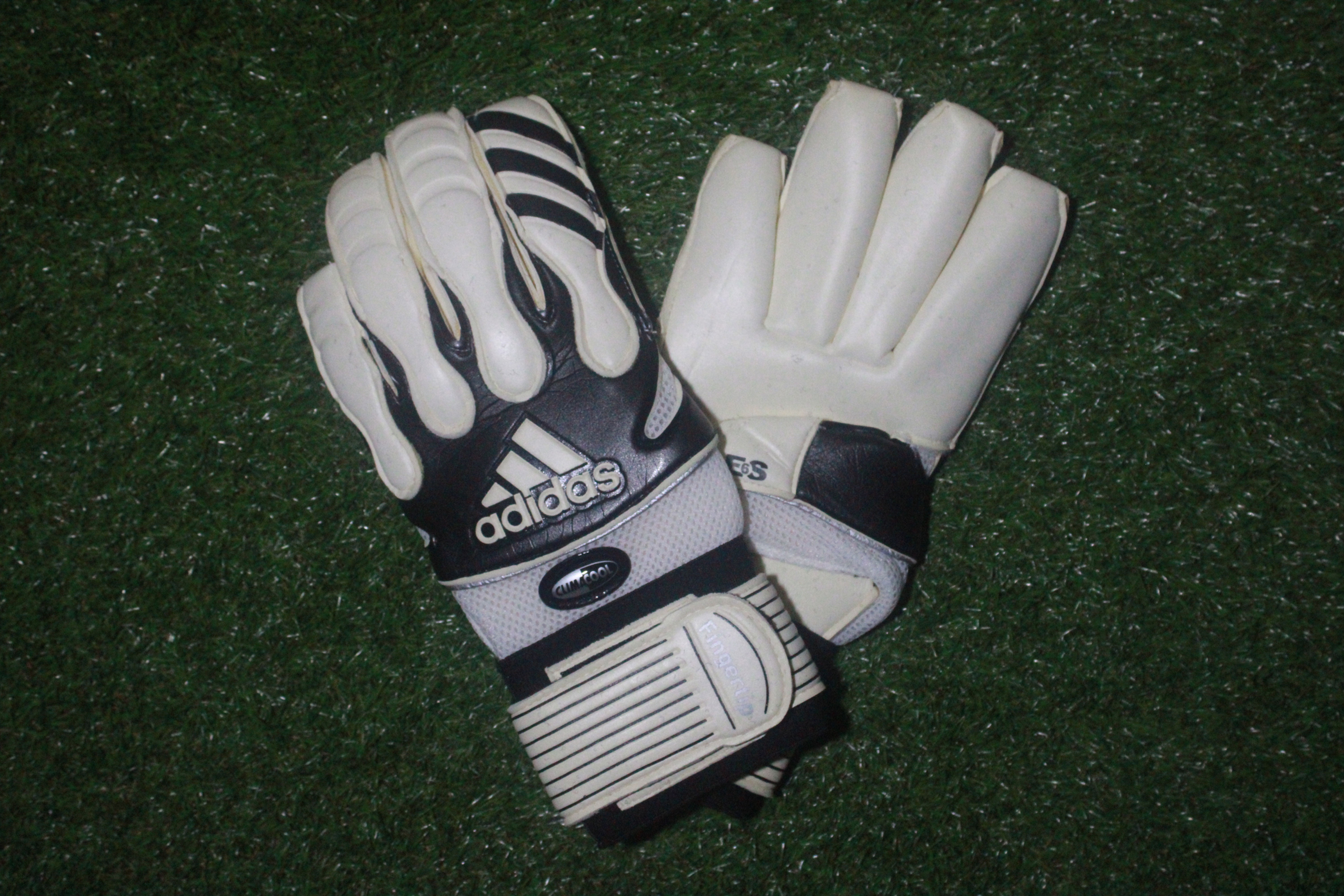 Adidas Fingertip E6S Goalkeeper Gloves Size 9
