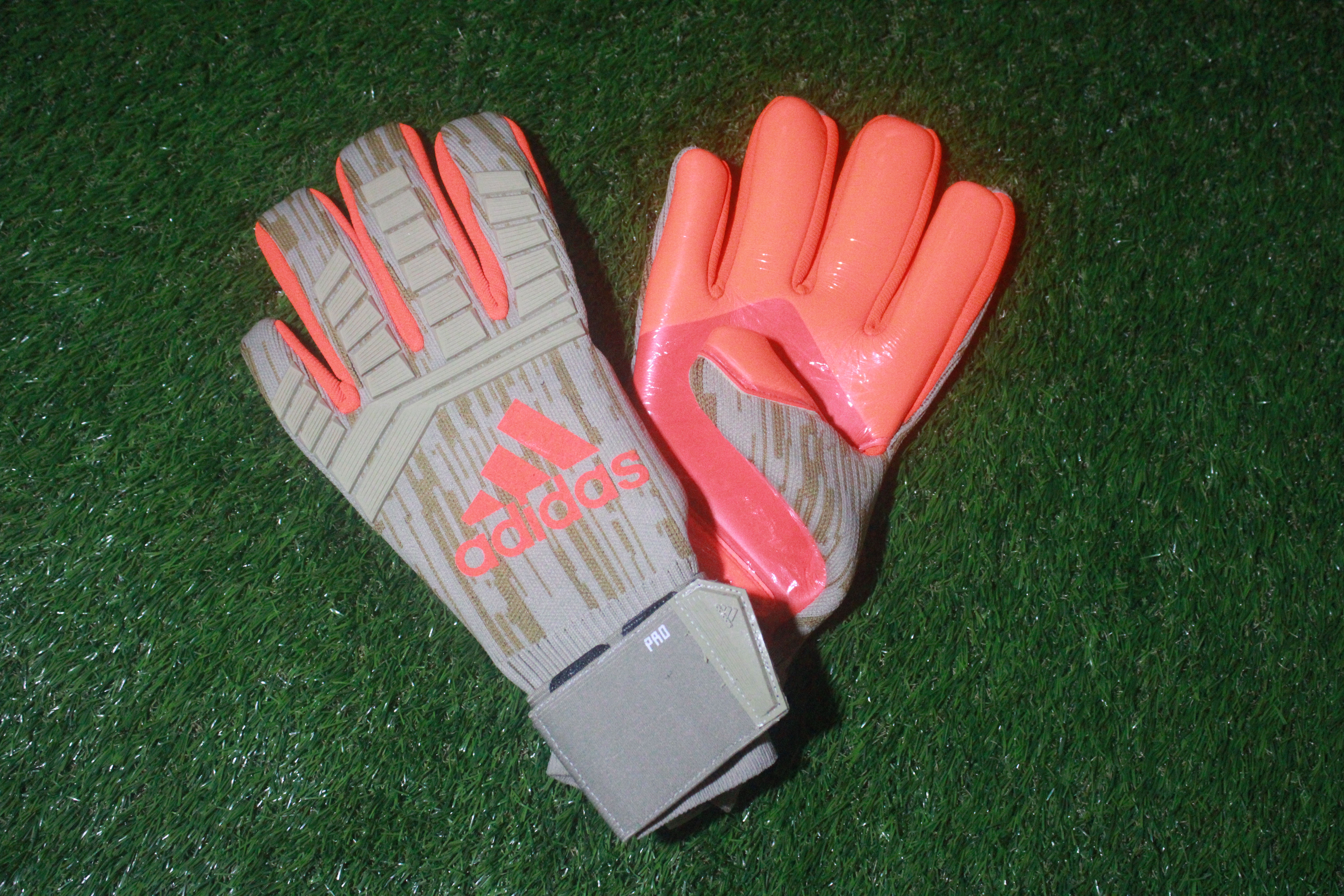 Adidas Predator 1978/2018 Goalkeeper Gloves Size 10