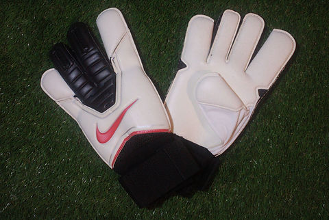 Nike Vapor Grip Red and White Goalkeeper Gloves Size 11 GKSHARING