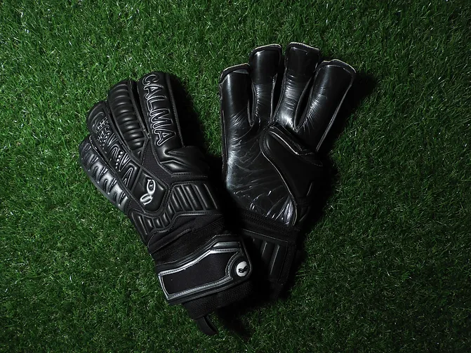 calma goalkeeper gloves