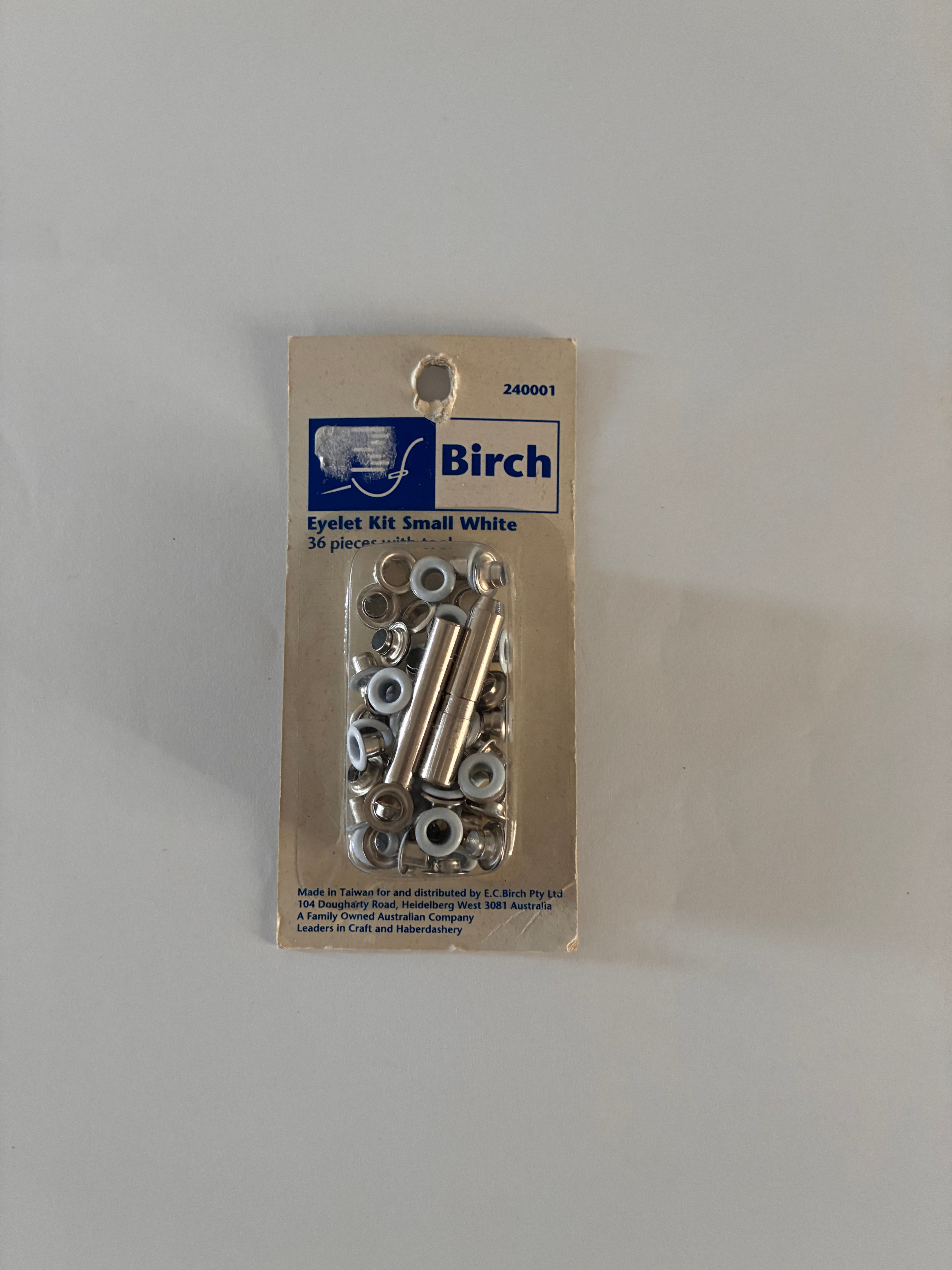 36 Eyelets Small White with Tool Birch