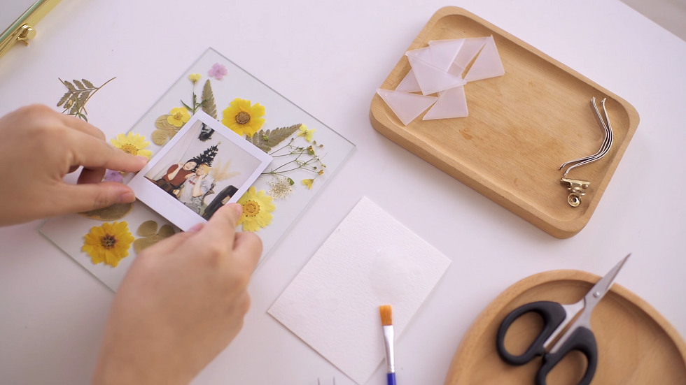 Limzy DIY Photo Frame with pressed flower