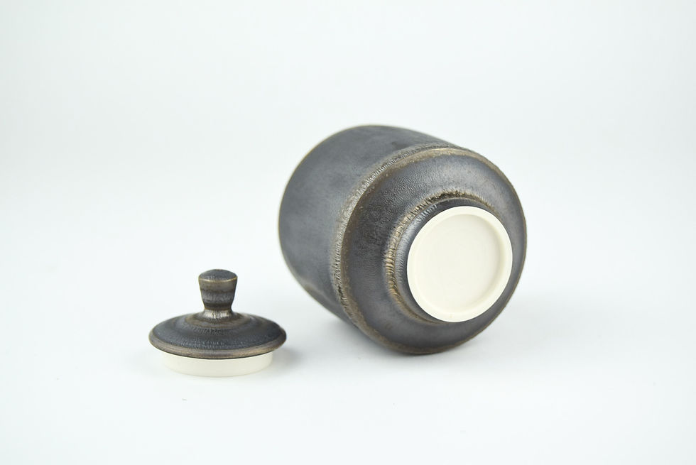 Thumbnail: No. K84 Yuta Segawa Miniature Pot & Cover Large