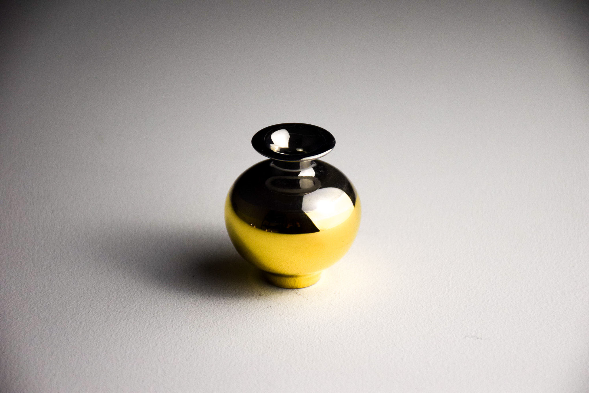 No. BP126 Yuta Segawa Miniature pot "New Gold" Medium