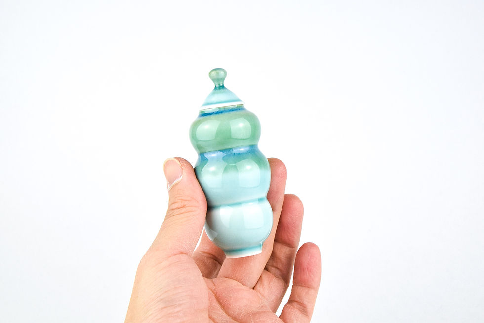 Thumbnail: No. E23 Yuta Segawa Miniature Pot & Cover  Large