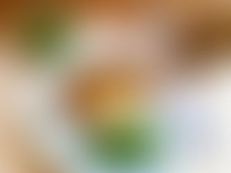 Blumenkohl-Baum mit Spinat-Erdnuss-Pesto