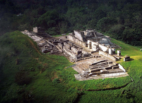 Portada_Edificios_palaciegos_de_la_Gran_Acrpolis_de_noreste_a_suroeste_Comalcalco.jpg
