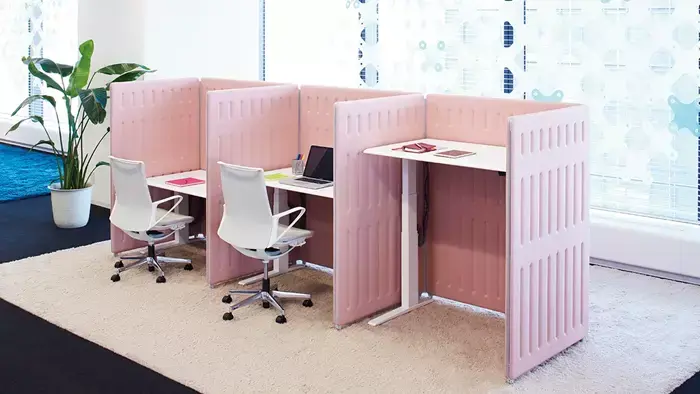 The Swift desk offers flexible height adjustability and whisper-quiet performance, delivering optimal comfort in every working posture.