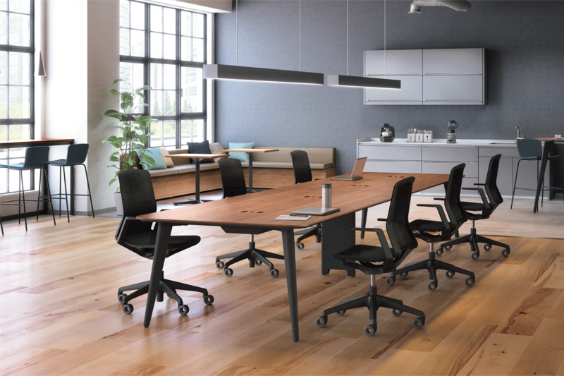 Ghế văn phòng Cynara gây ấn tượng với thiết kế lấy cảm hứng từ cung yumi Nhật Bản, kết hợp cơ chế nghiêng mắt cá chân giúp nâng đỡ chuyển động