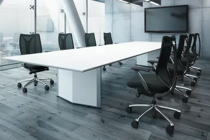 Sabrina Standard fits a wide range of body types thanks to its height and seat-depth adjustment, combining ergonomic functionality with elegant, professional aesthetics.
