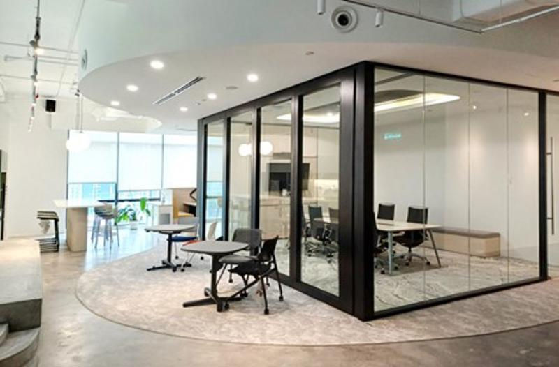 Doanh nghiệp nên lựa chọn mua bàn họp văn phòng tại các showroom và đại lý chính hãng của Okamura để đảm bảo sản phẩm chất lượng