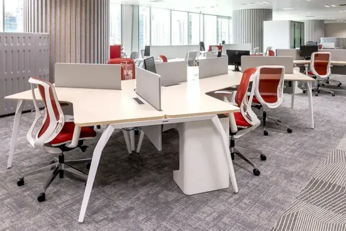 The Sylphy has a minimalist design that flexibly adapts to body shape and posture, providing an optimal ergonomic sitting experience.