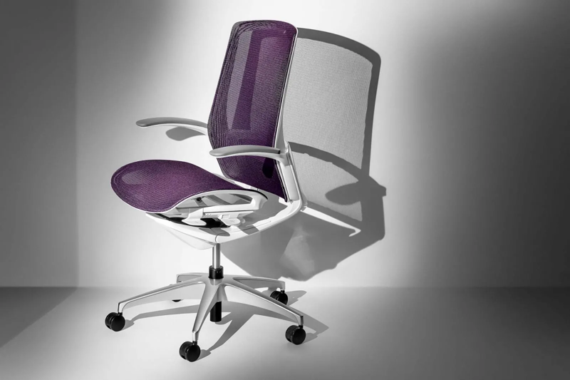 The Finora chair – a mesh office chair from Okamura – is a modern office furniture solution, combining breathable mesh material with a flexible design suitable for a variety of workspaces.
