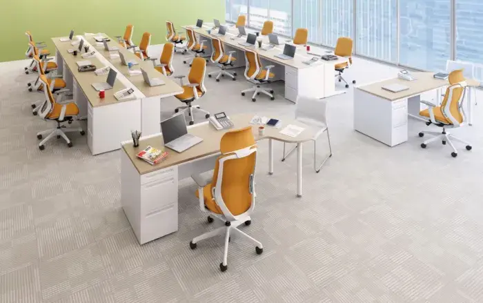 Ghế Sylphy nổi bật với khả năng điều chỉnh độ rộng lưng ghế độc quyền, tối ưu hóa sự thoải mái cho mọi vóc dáng.