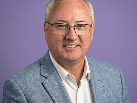 Why Tech Alone Won’t Win: The Leadership Advantage in the New Service Economy