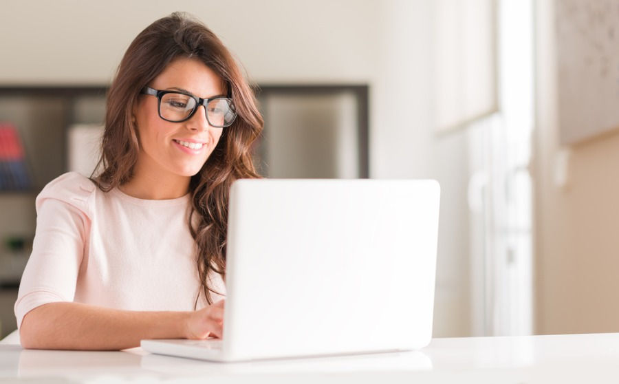 The importance of maintaining a 90% or higher response rate by replying quickly to guest questions and messages to improve the guest experience